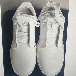 Everyday White Women’s Low-Top Lace-Up Sneakers